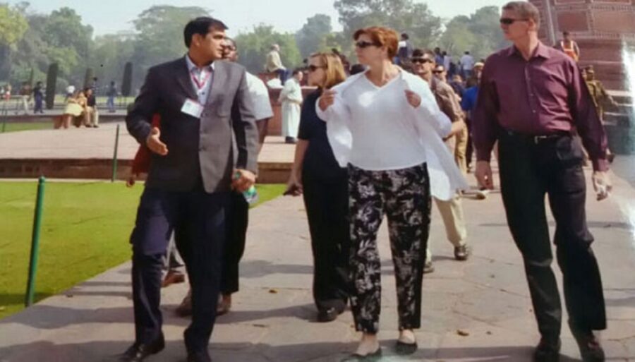 Book Govt. Approved Tour Guide For Taj Mahal & Fort - Should you book?