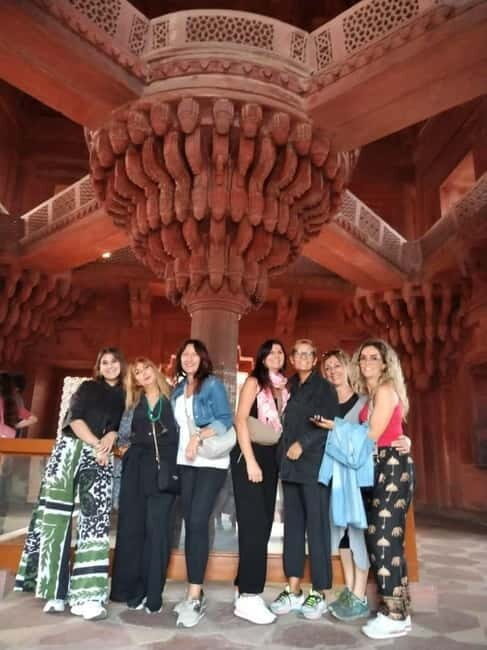 Book Official Tour Guide for Fatehpur Sikri. - The mosque complex and the famous spiritual axis