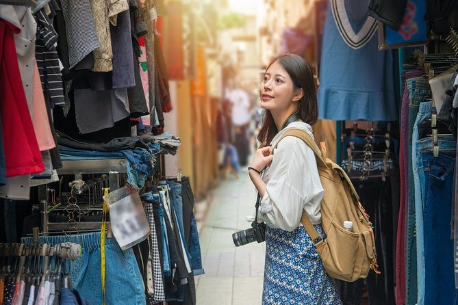 Bustling Markets of Delhi (Guided Half Day Shopping Tour) - Janpath and Tibetan Market: handicrafts and souvenirs in 30 minutes