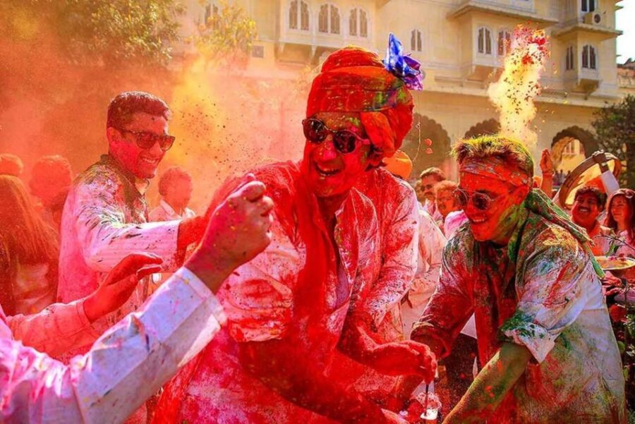 Celebrate Holi with Locals in Jaipur - Dress code and packing: what to wear for powder chaos