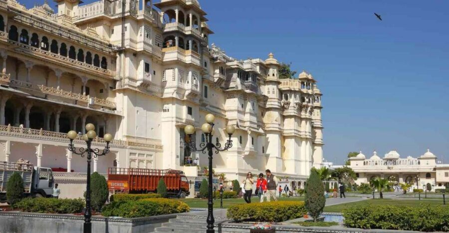 City Palace Udaipur Express visits with english speaks guide - City Palace Udaipur: The hilltop palace that explains itself with a guide