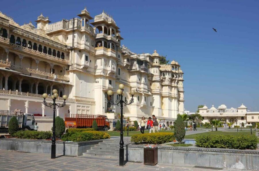 City Palace Udaipur Express visits with english speaks guide - Meeting up at the City Palace main gate or Jagdish Temple
