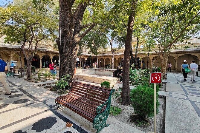 City Palace visits with Licensed Guide with Entry Assistance - Licensed English guide time (and why it changes the visit)