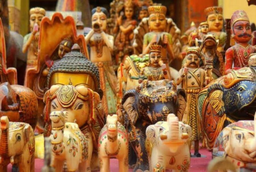 Colorful Markets of Jaisalmer (3 Hour Guided Tour) - Manak Chowk: handicrafts and ethnic jewelry in a classic setting