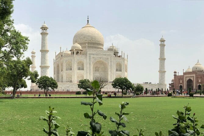 Day Trip Taj Mahal, Agra Fort & Baby Taj Tour from Delhi by Car - How the guide experience makes the day easier