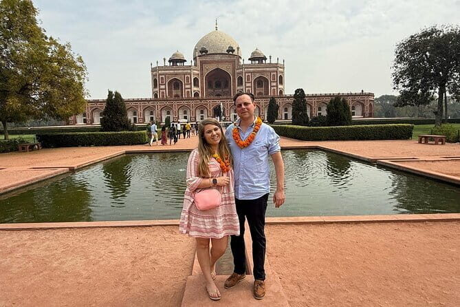 Day Trip Taj Mahal, Agra Fort & Baby Taj Tour from Delhi by Car - Comfort extras: food options and the water-first approach