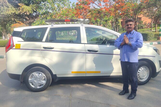Delhi Airport Transfer – Pickup and Drop-Off (Choose One or Both) - Door-to-door Delhi airport transfer with flight tracking that actually helps