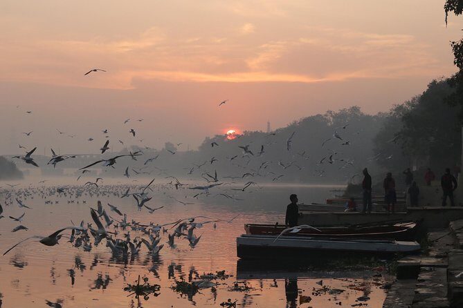 Delhi By Dawn:Secret morning Delhi Tour + Breakfast all inclusive - Kashmere Gate at sunrise: the calm before Delhi crowds