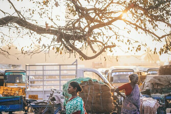 Delhi: Explore Old Delhi on Tuk Tuk with Shopping and Street Food - Red Fort area timing: UNESCO vibes with a focused visit