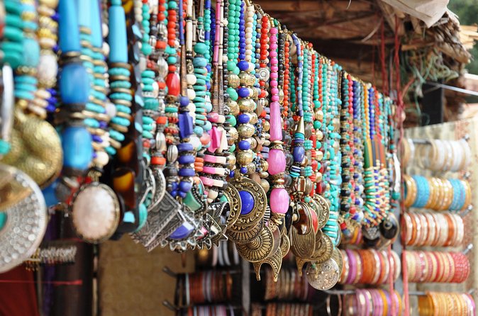 Delhi Flea and Street Markets Tour - Stop 1: Sarojini Nagar Market for clothes and footwear deals
