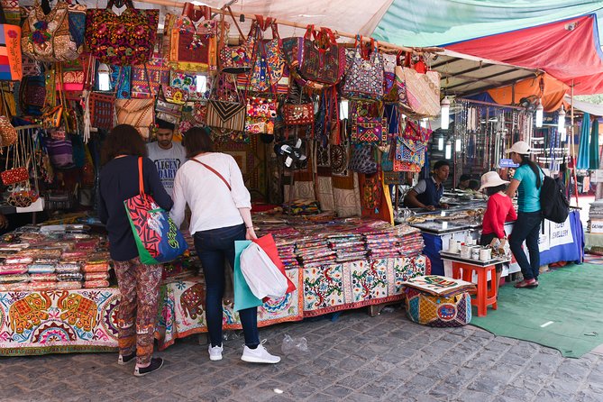 Delhi Flea and Street Markets Tour - Stop 2: Connaught Place for a wider range of shopping styles