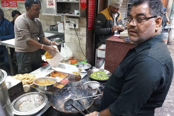 Delhi Food Tour: Try Authentic Old Delhi Food - New Delhi shift: Gurudwara Bangla Sahib and the feeling of a different Delhi