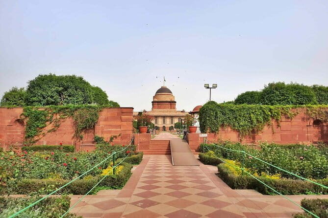 Delhi: Half day Old and New Delhi Tour on Iconic Landmarks - Red Fort: Mughal power, Indo-Islamic style, and a brief look