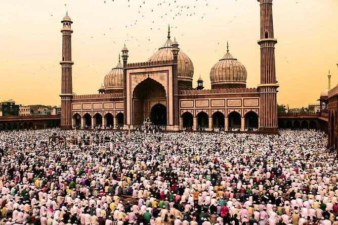 Delhi: Half day Old and New Delhi Tour on Iconic Landmarks - Jama Masjid: one mosque, big scale, and clear takeaways