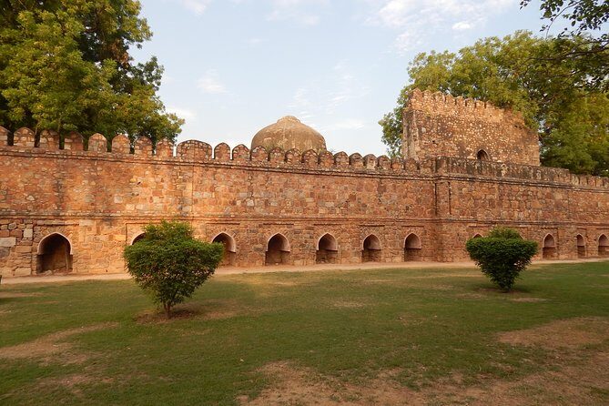 Delhi historical Gardens & Ruins - Jai Singh and the story style that makes the stops click