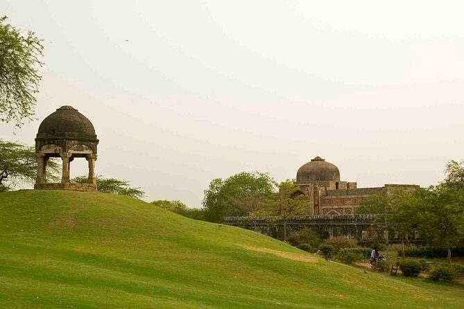 Delhi historical Gardens & Ruins - Lodhi Garden: a green morning with real monument energy
