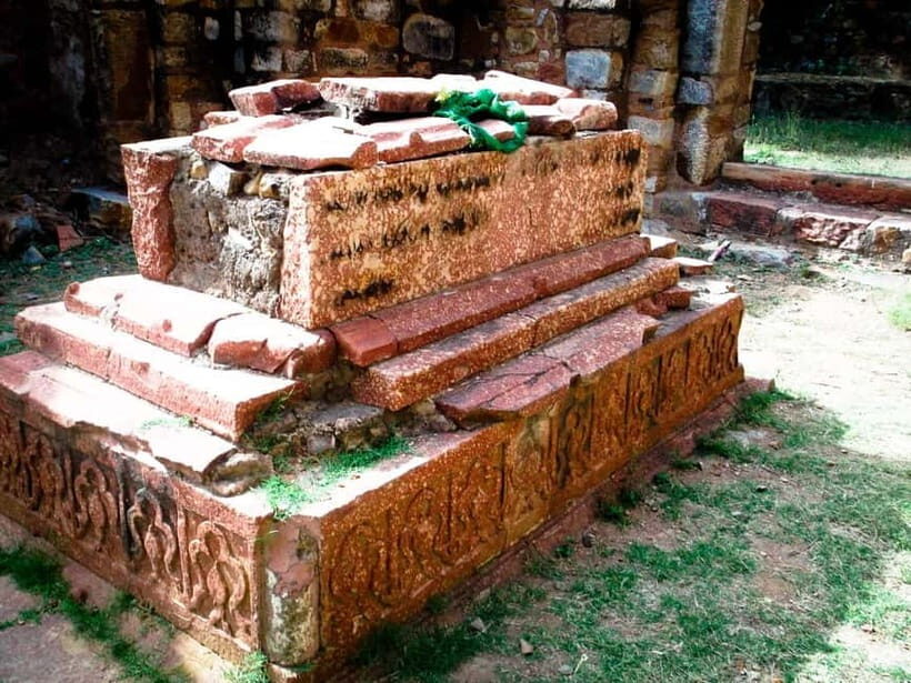 Delhi: Mehrauli Archaeological Park Tour with Hotel Pickup - Jamali Kamali Mosque: Minaret Views and Mughal-Era Details