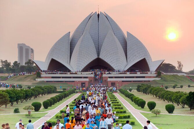 Delhi: Old and New Delhi Private One Day Tour - Qutub Minar and the Qutb Complex: The First Big Delhi Skyline Moment