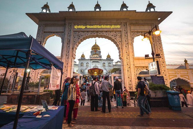 Delhi Old And New Delhi Private Sightseeing Tour - Gurudwara Bangla Sahib and Agrasen Ki Baoli: spiritual and surprisingly photogenic