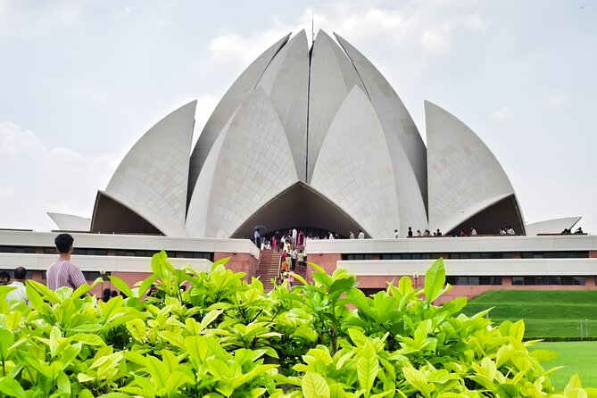 Delhi: Old & New Delhi Full And Half Day Private Guided City Tour - Lunch break and India Gate: where you refuel and reset again