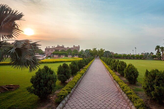Delhi: Old & New Delhi Full or Half Day Tour - Gurudwara Bangla Sahib: architecture plus the langar experience