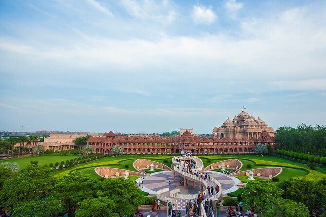 Delhi: Old & New Delhi Full or Half Day Tour - Akshardham Temple complex and Lotus Temple: faith, design, and quick contrasts