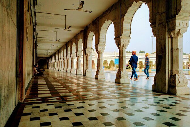 Delhi: Old & New Delhi Full or Half Day Tour - Red Fort: 2 hours inside a UNESCO World Heritage monument