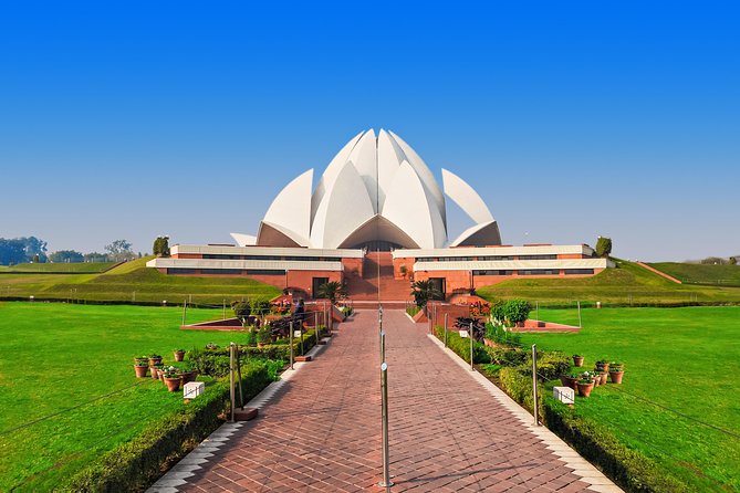 Delhi Private City Tour: Customize your own - Temples across eras: Swaminarayan Akshardham, Lotus Temple, and the Sikh shrines
