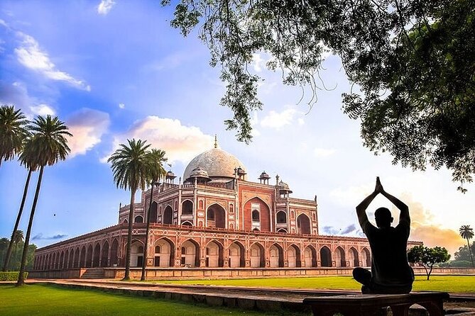 Delhi Private City Tour With Spice Market In 8 Hours - By Car - Qutub Minar: A Monument Where Style from Different Worlds Collides