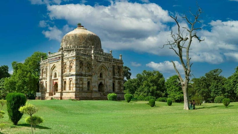 Delhi: Private Full-Day City Tour of Old and New Delhi - Hotel pickup, AC SUV comfort, and how the day stays on track