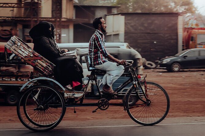 Delhi: Private Guided Full-Day Tour of New Delhi And Old Delhi - Old Delhi by tuk-tuk: Sunehri Masjid, bazaars, and getting your bearings