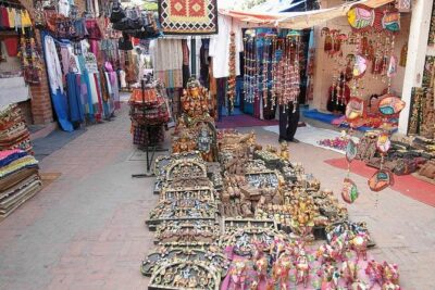Delhi: Private Half-Day Guided Shopping Tour with Transfer - Private Car, Driver, and Guide: The Real Value