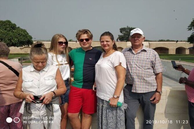 Delhi Sightseeing Tour: Top Monuments & City Highlights - Red Fort: the Mughal centerpiece and photo-worthy grandeur