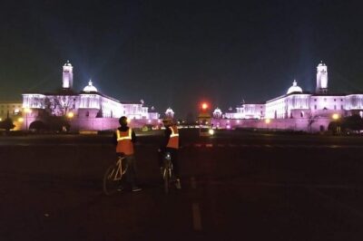 Delhi Starry Night Cycling Tour - Group size, bikes, and safety gear on hectic streets