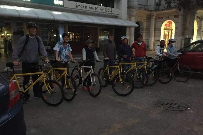 Delhi Starry Night Cycling Tour - Stop 1: India Gate when it’s lit like a night landmark