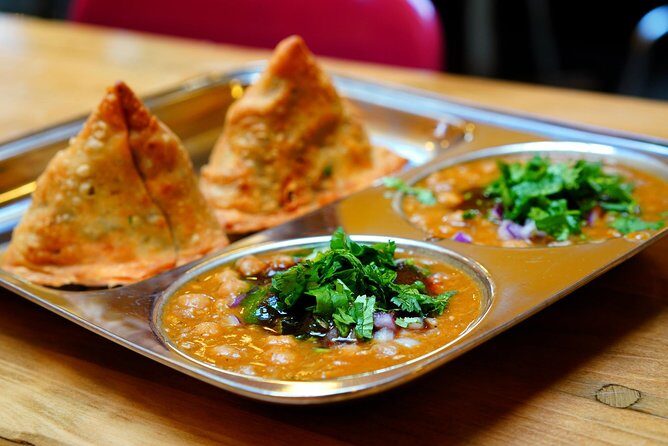 Delhi: Street Food Crawl (2 Hours Guided Food Tasting Tour) - Group size, pace, and moving through tight Old Delhi lanes