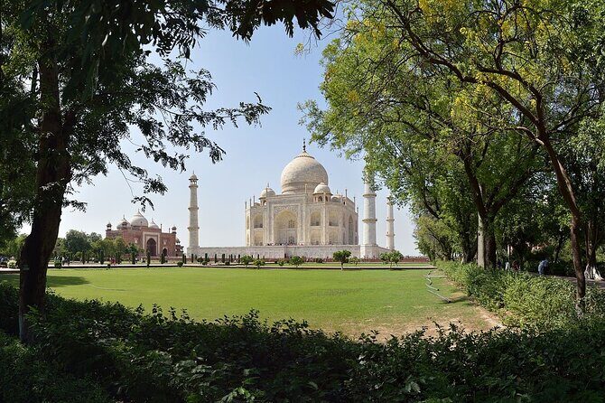 Delhi: Taj Mahal, Agra Fort & Baby Taj Day Tour - All Inclusive - Lunch and water: what’s included in the middle of the day
