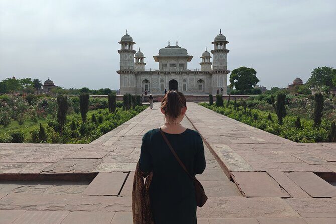 Delhi: Taj Mahal Agra Fort & Baby Taj Tour by Car with Fast Entry - Your driver and guide setup: why it changes the experience