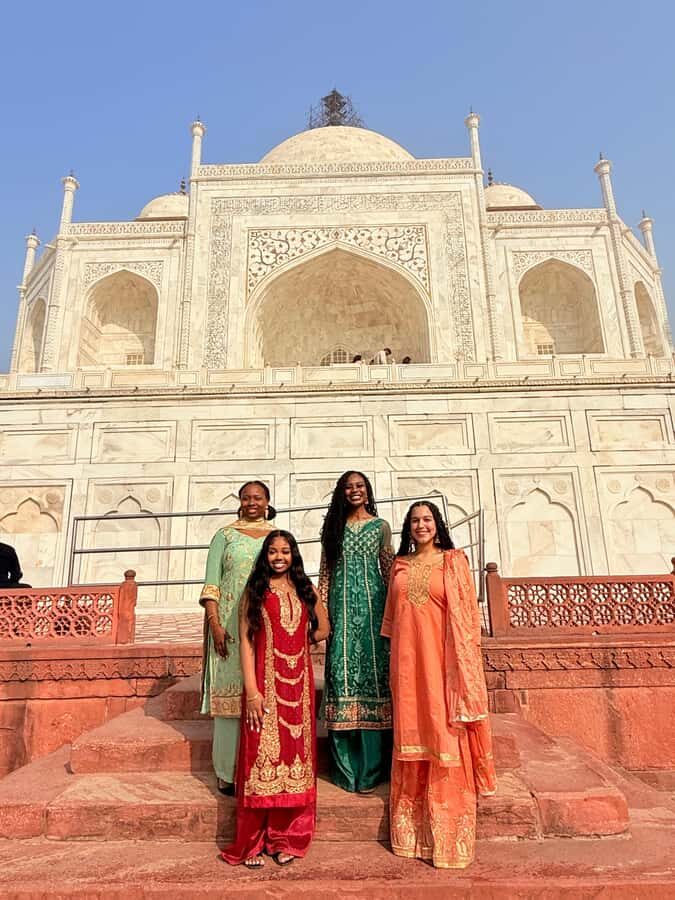 Delhi: Taj Mahal & Agra Tour by Gatimaan Express Train - Breakfast on board, arrival in Agra at 9:50, and meeting your guide