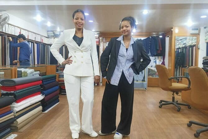 Delhi Textile & Handicraft Tour: Artisan Workshops Experience - Connaught Place Fabric Boutique: Premium Cotton, Silk, and Designer Materials