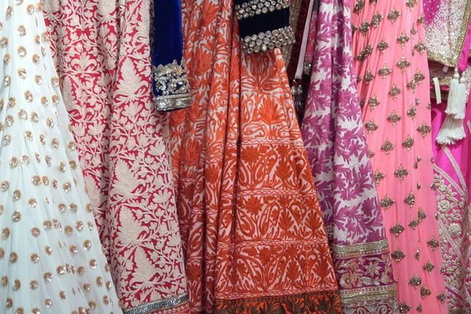 Delhi Textile & Handicraft Tour: Artisan Workshops Experience - Gole Market for Carpets and Pashmina: Traditional Loops and Loom-First Craft
