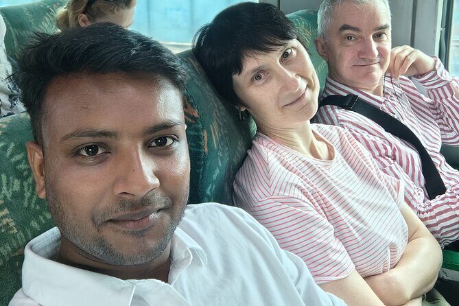 Delhi to Varanasi: Tour to the Sacred Ganga Aarti Ceremony - Getting your bearings in Varanasi: old city lanes by cycle-rickshaw