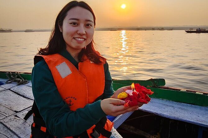 Delhi to Varanasi: Tour to the Sacred Ganga Aarti Ceremony - Ganga Aarti at Dashashwamedh Ghat: why the fire ritual hits hard