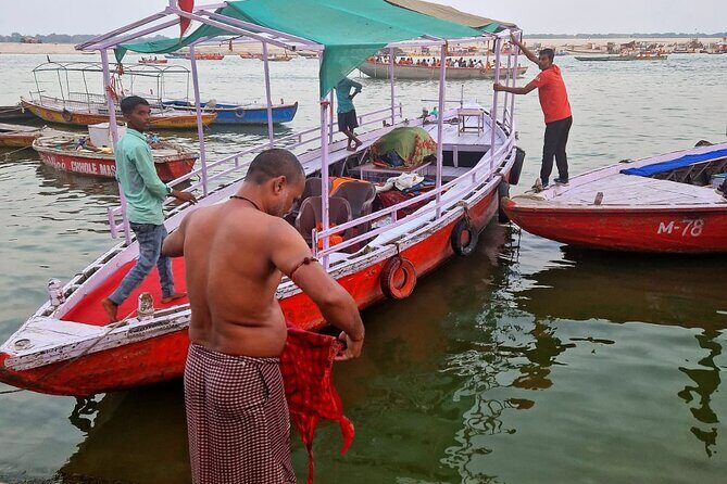 Delhi to Varanasi: Tour to the Sacred Ganga Aarti Ceremony - Banarasi silk factory visit: what liquid gold means in practice