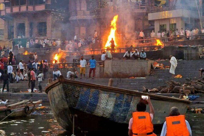 Delhi to Varanasi: Tour to the Sacred Ganga Aarti Ceremony - Where the comfort shows up: hotel, train meals, and time to recover