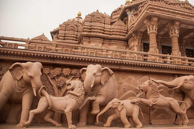 Delhi: Visits to Swaminarayan Akshardham with guide & transfers - Practical tips: how to pack for a phone-free temple visit