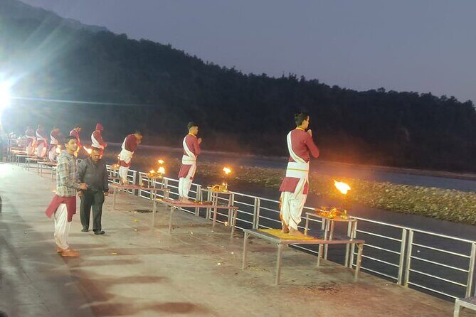 Discover Rishikesh: Day Tour Guided With Ganga Aarti Ceremony - Ganga Aarti at the ghat: the evening ceremony that ties it all together