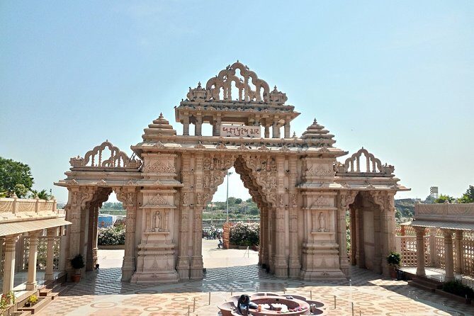 Divine Temples Tour in Delhi - The Host and Guide Role: What You Gain Beyond Photos