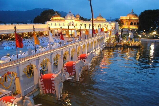 Diwali with Udaipur Locals - Getting to the action: the 6:30 pm meeting at Rekha’s home