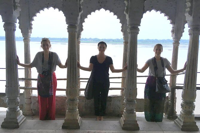 Essential Varanasi (North and Manikarnika) Walking Tour - Stop 2: Manikarnika Ghat, Manikarnika Kund, Tarakeshwar Mahadev, and Mahashamashan Views